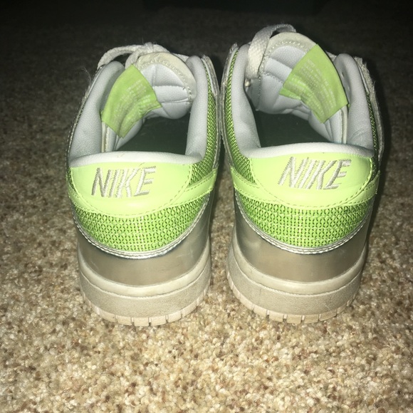 Nike - Picture 2 of 4